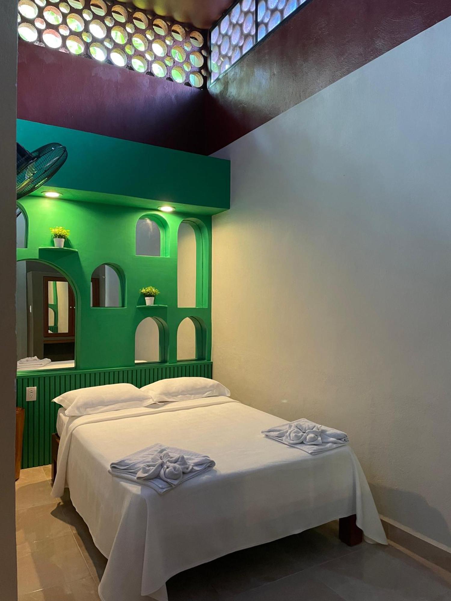 Hostal Poquito A Poquito Valladolid  Kültér fotó